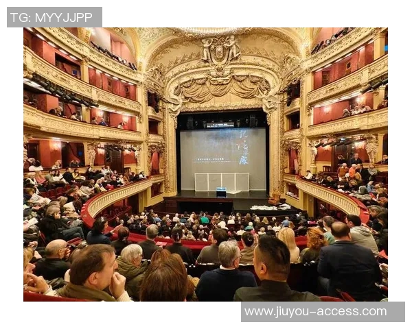 意甲激战：里昂逆转曼联红牌争议引发全场热议与十大精彩进球回顾