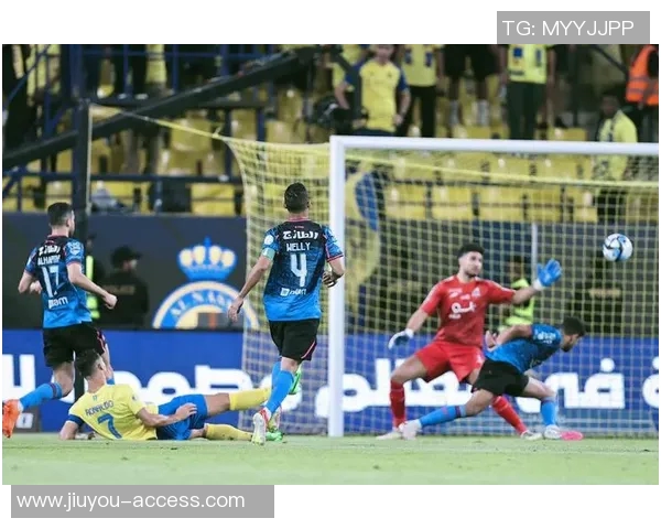 国王杯激战国米与巴萨战成平局帽子戏法引发全场狂欢集锦回顾