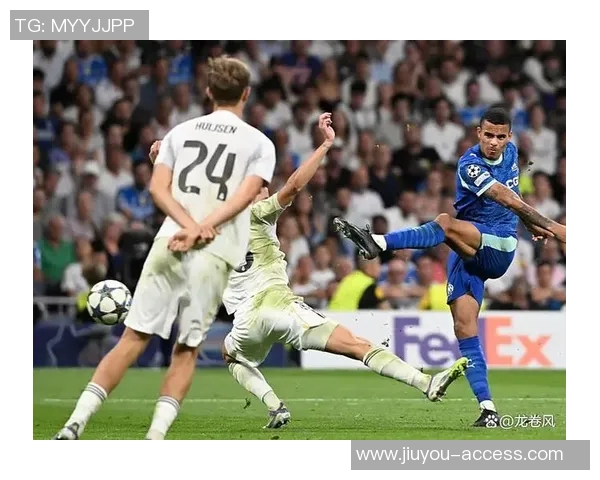 国王杯激战多特蒙德逆转AC米兰争议判罚引发全场沸腾 国王杯激战多特蒙德逆转AC米兰争议判罚引发全场沸腾