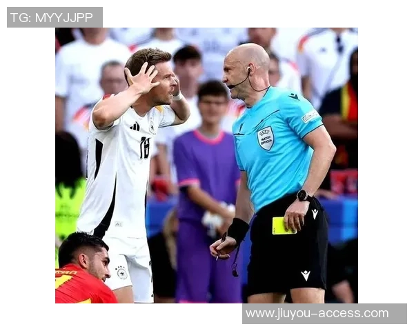 欧冠震撼战役波尔图大胜曼联争议判罚引发全场热议