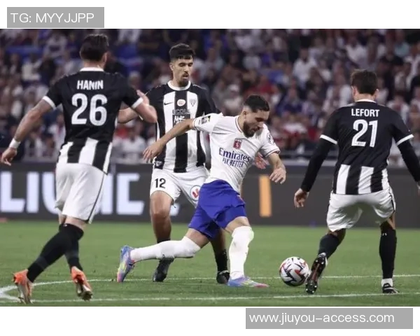 友谊赛平局引发争议里昂与AC米兰0比0的冷门瞬间回顾